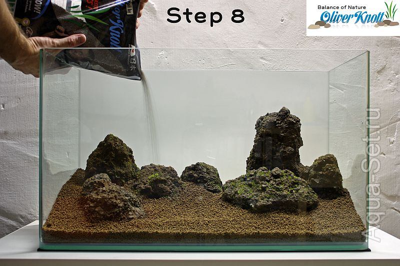 Пошаговый запуск и оформление аквариума от Oliver Knott - Из 3 л. пакета досыплем грунт на возвышенные места.
